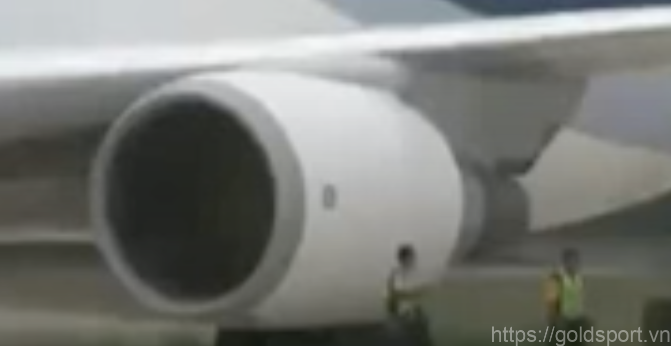 Watch The Air Astana 2004 and 2015 Incident Engine CCTV Video Original ...